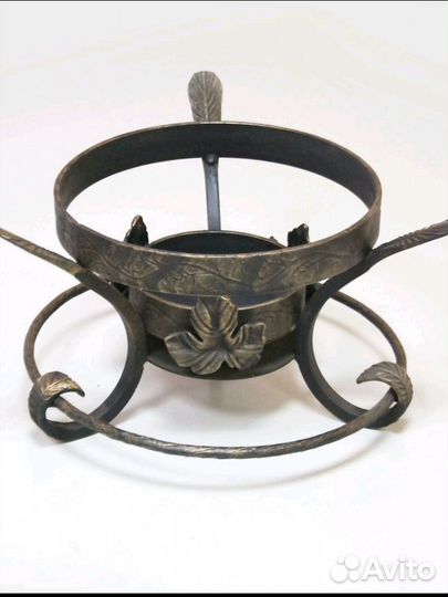 Саджи на кованой подставке