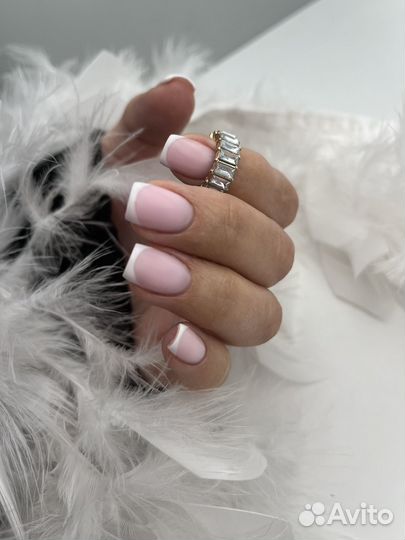 Модель на маникюр