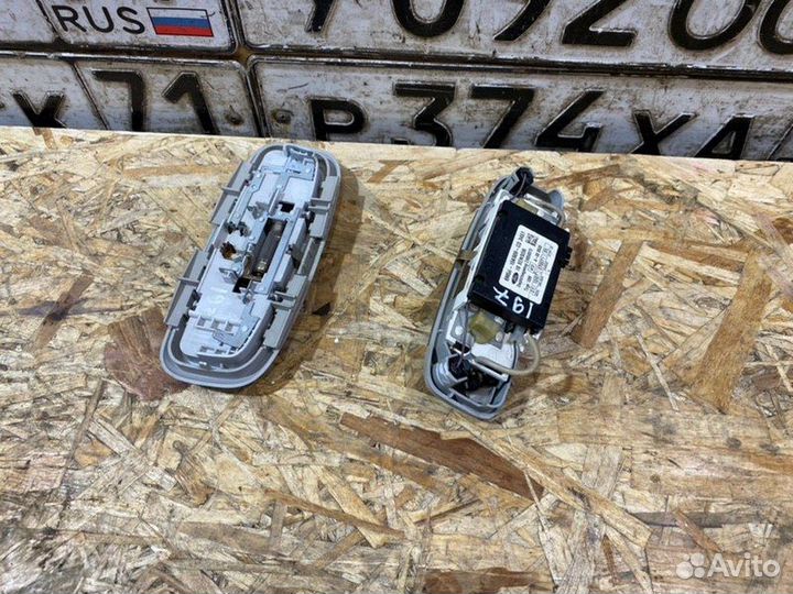 Плафон подсветки салона Ford Focus универсал 1.8