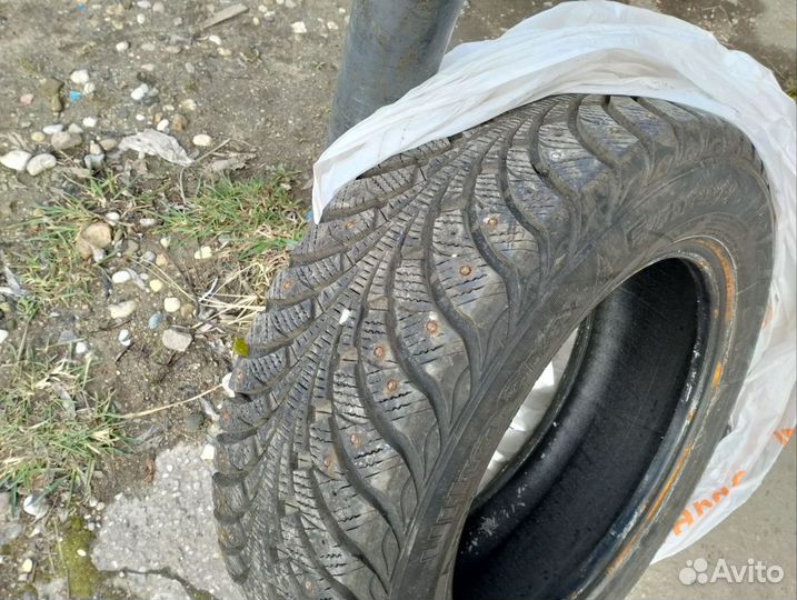 Goodyear UltraGrip Extreme 205/60 R16 70V