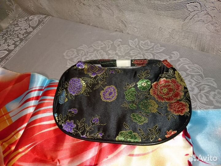 Шарфик и косметичка cosmopolitan