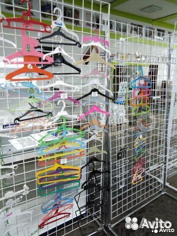 Торговые решетки в ассортименте и крепеж стеновой