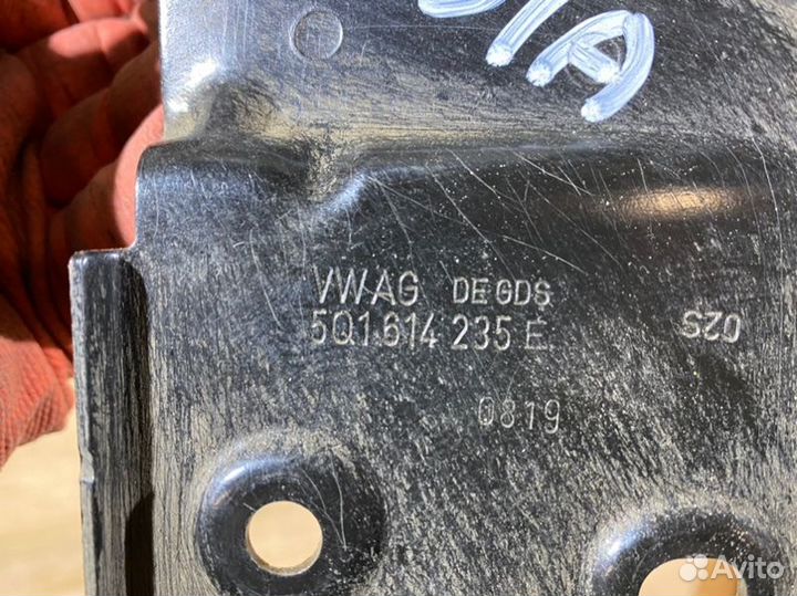 Кронштейн Skoda Octavia A7 liftback 1 2019