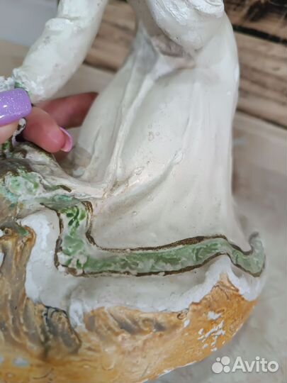 Гипсолитные статуэтки