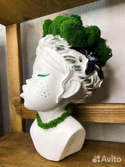 Статуэтка со мхом