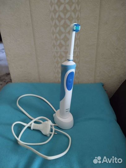 Электрическая зубная щетка Braun Oral-B с таймером