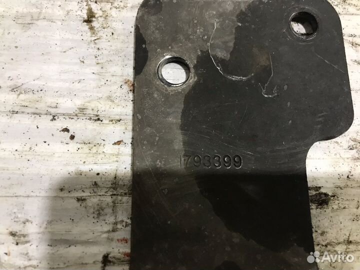 1793399 Кронштейн проводки Scania 5-series