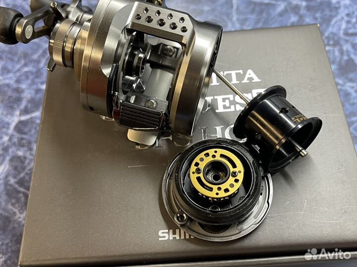 Shimano 23 Calcutta Conquest BFS HG L / BFS XG L