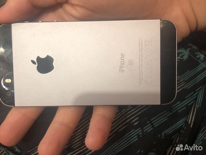Телефон iPhone se