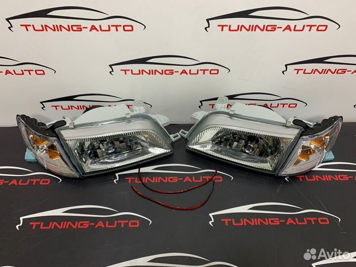 Фары Toyota Caldina (T190) 1992-2002 год (светлый хрусталь)