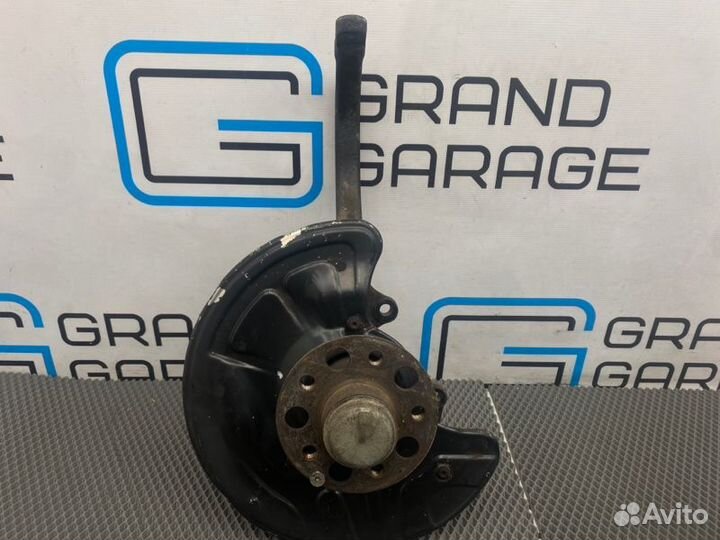 Цапфа/кулак поворотный передний левый Mercedes-Ben