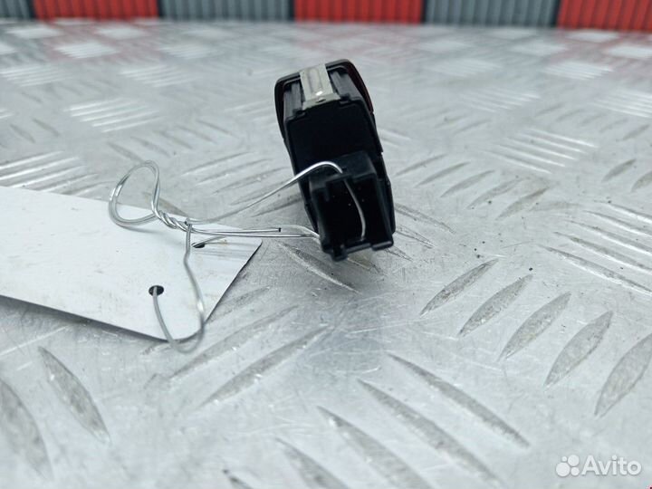 Кнопка аварийной сигнализации BMW 5 61319161896