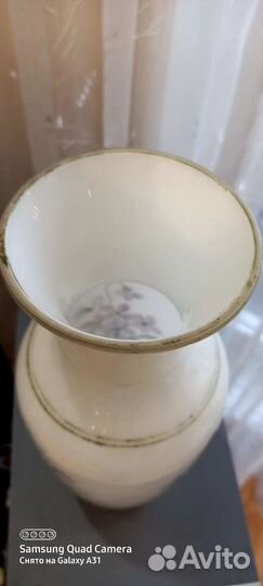 Ваза 50 год Молочное стекло