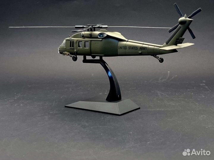 Модель вертолета UH-60A Black Hawk США 1:72