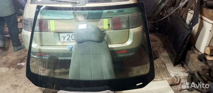 Лобовое стекло на рено сандеро