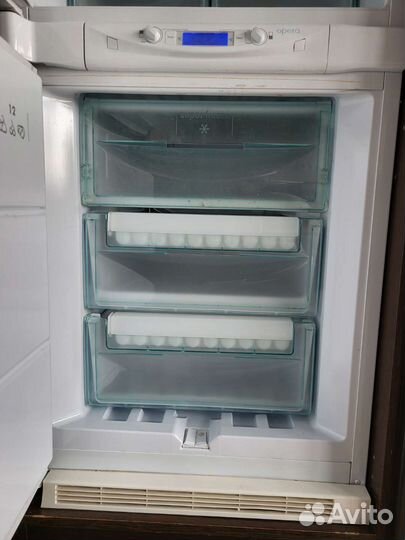 Встраиваемый холодильник ariston
