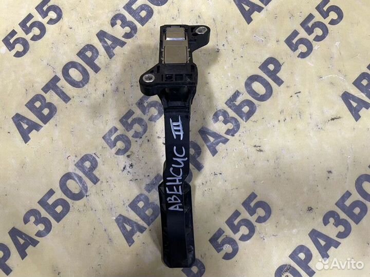 Педаль газа Toyota Avensis 3