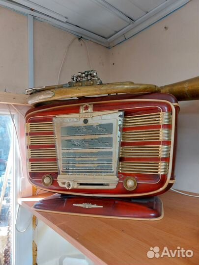 Радиоприёмник сетевой ламповый Звезда-54 Радиола