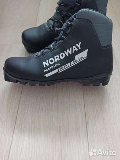 Лыжные ботинки