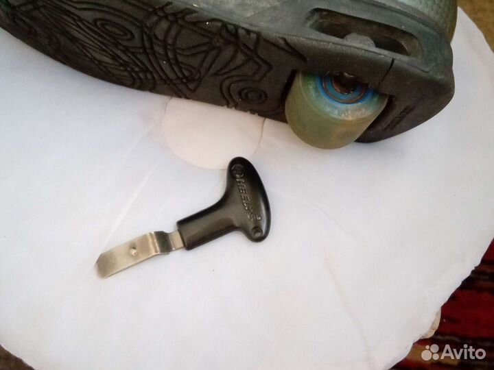 Хелесы (кроссовки на колёсах)