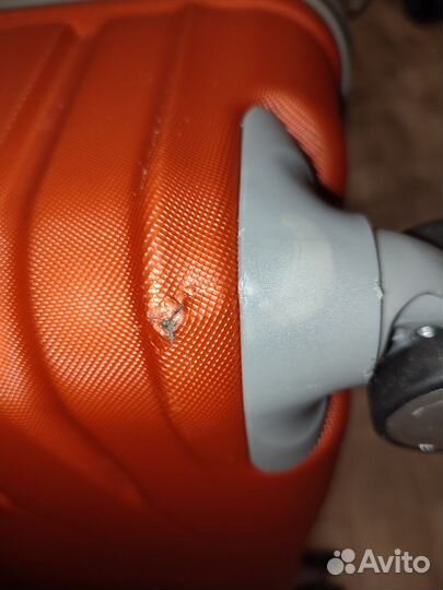 Чемодан на колесах samsonite