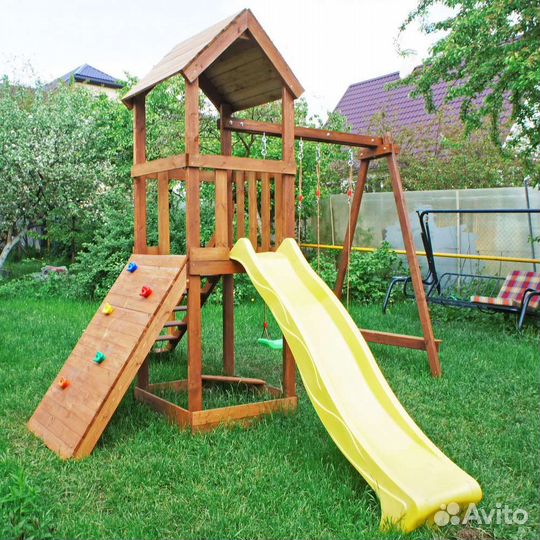 Детский игровой домик из дерева