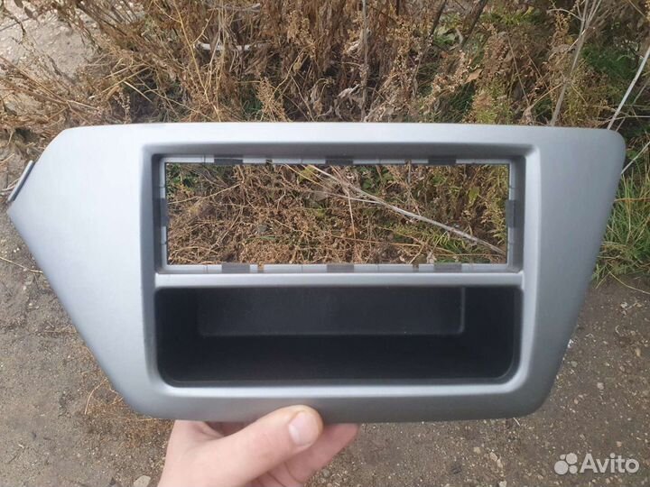 Рамка магнитолы Kia Rio 2016г