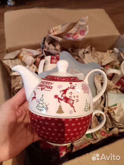 Заварочный чайник и набор кружек