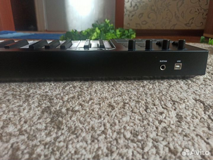 Midi клавиатура Alesis V49