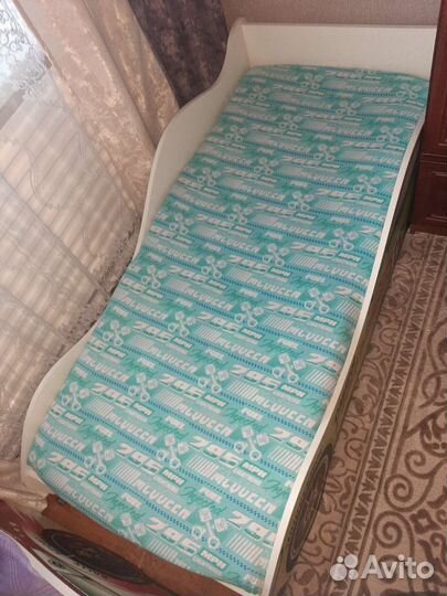 Детская кровать машинка