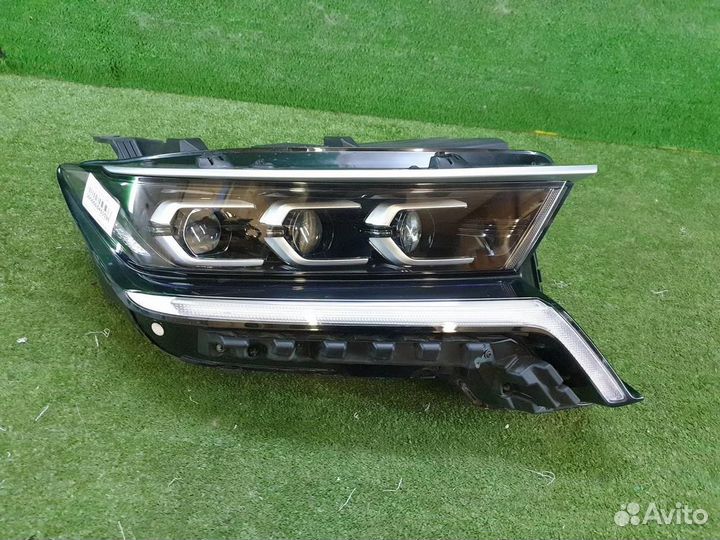 Фара правая Kia Sorento
