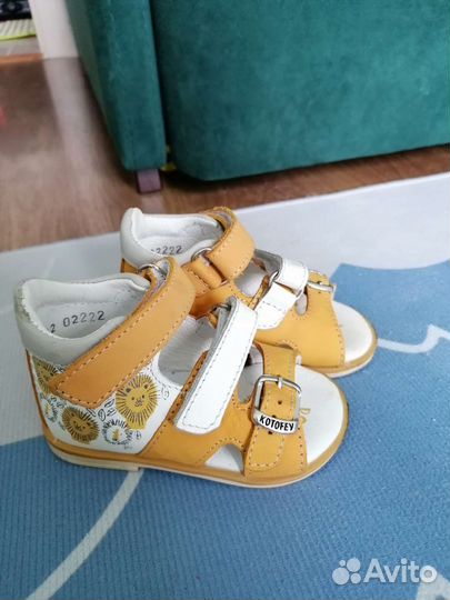 Детская обувь сандали