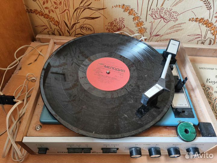 Рабочий-Виниловый проигрыватель россия(321) СССР