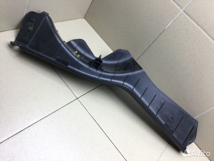 Накладка (кузов внутри) задняя правая Nissan