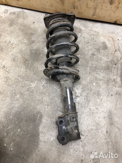 Стойка амортизатора левая в сборе hyundai elantra