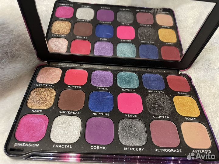Палетка теней revolution 18 цветов