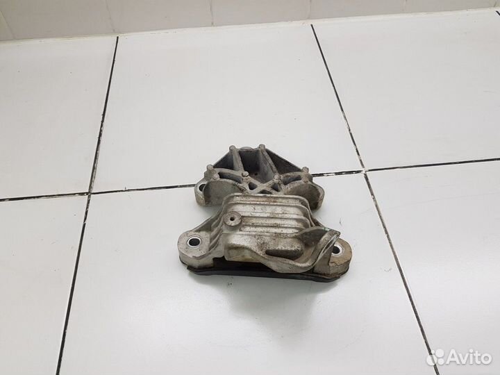 Опора двигателя левая (Chery Tiggo 8 Pro)