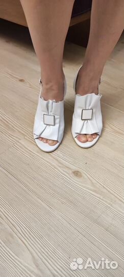 Босоножки женские