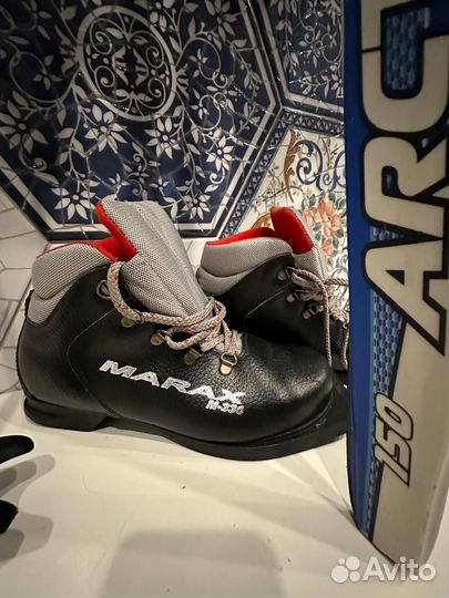 Ботинки, лыжи, палки