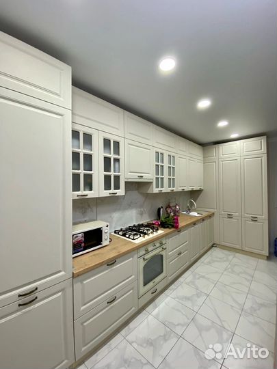 Кухня на заказ под потолок в Челябинске