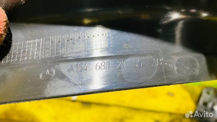 Обшивка стойки правая Mercedes-benz W164