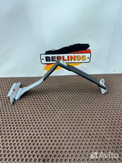 Крепление аккумулятора Bmw X5 E70 N57D30 2013