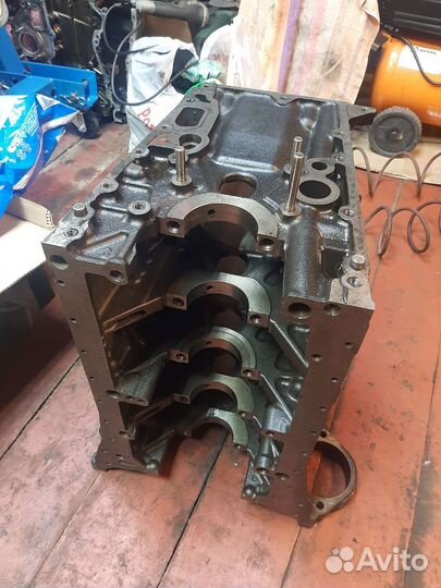 Блок цилиндров Mercedes ом646