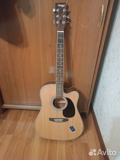 Продам аккустическую гитару homage за 4 тысячи