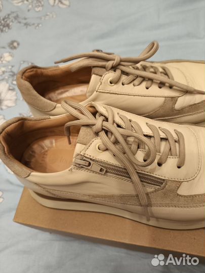 Кроссовки женские