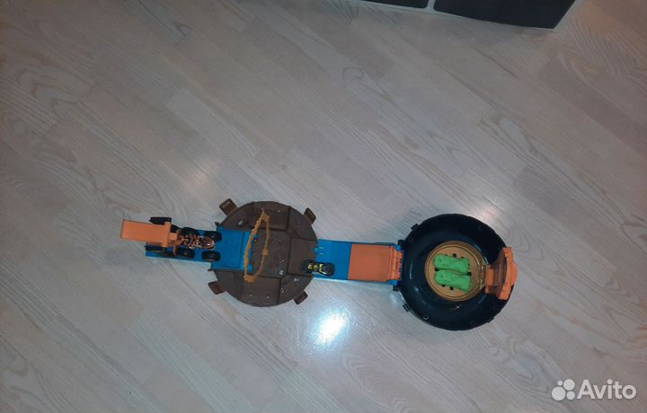 Hot wheels трек