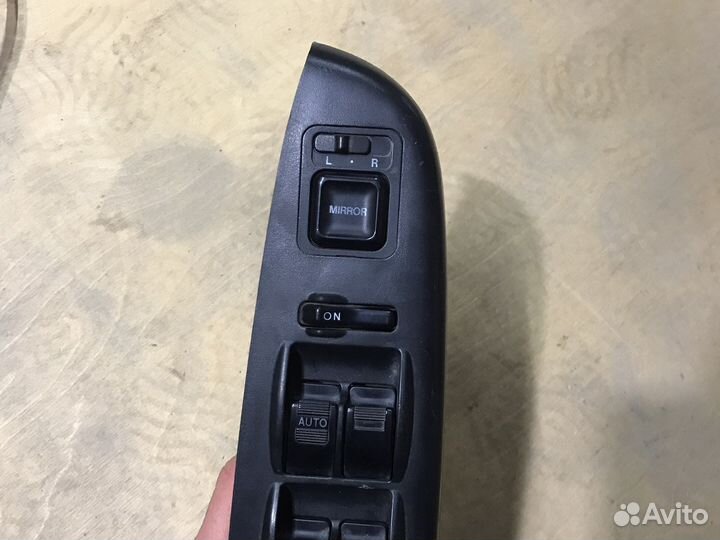 Блок управления стеклоподъемниками Honda Accord 6