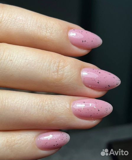 Маникюр в студии красоты