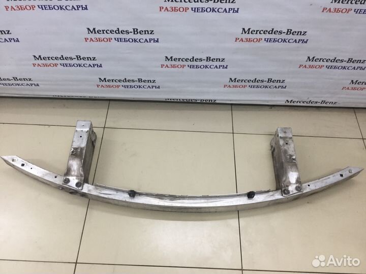 Усилитель бампера передний Mercedes w212 w204