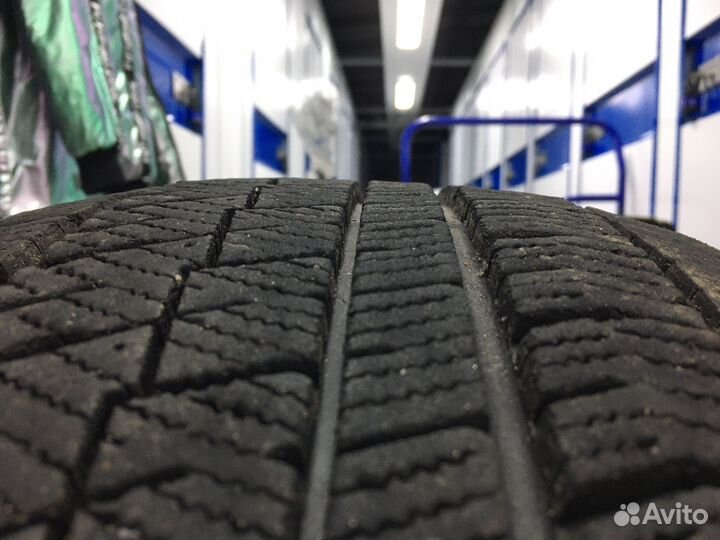 Bridgestone Blizzak Ice 245/45 R17 T